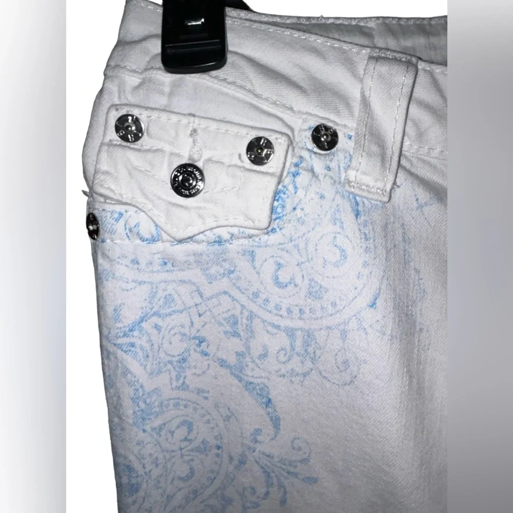 🔥TRUE RELIGION!! DESIGNER WHITE DENIM JEANS WITH BLUE DETAILING!! 🔥 - Picture 6 of 15
